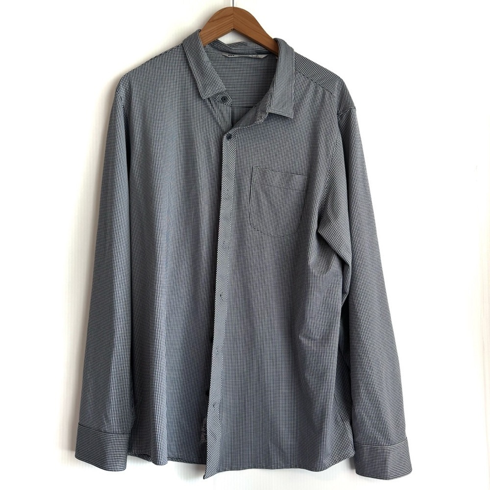 Travis Mathew Men's Blue and white Patterned Shirt